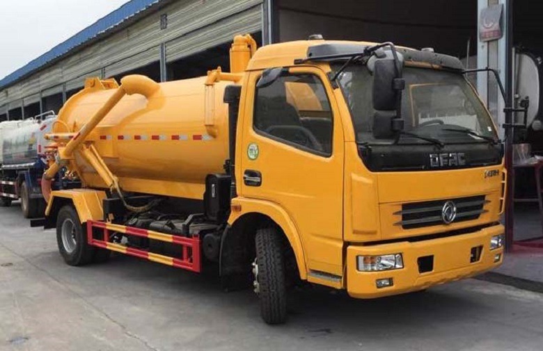 东风D7大多利卡吸污车