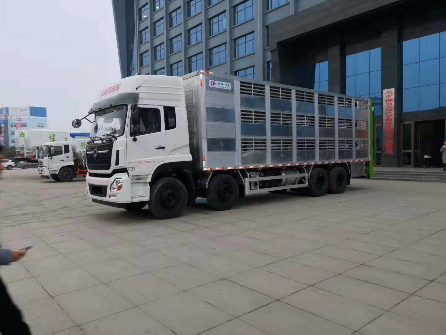 东风天龙全铝合金禽畜运输车