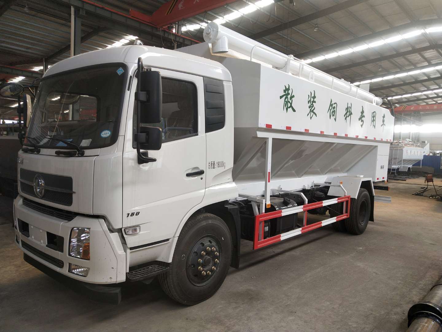 东风天锦24方散装饲料运输车