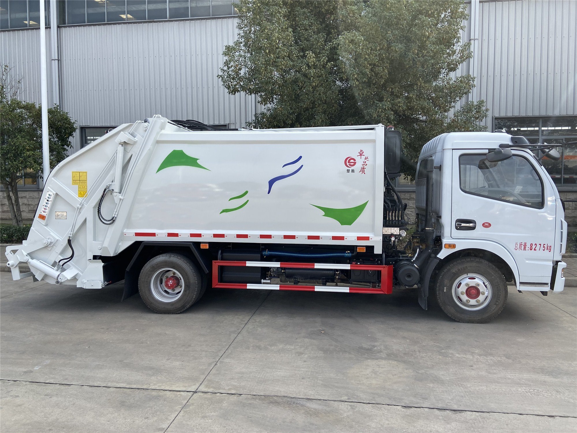 东风多利卡国五D7—8方压缩式垃圾车