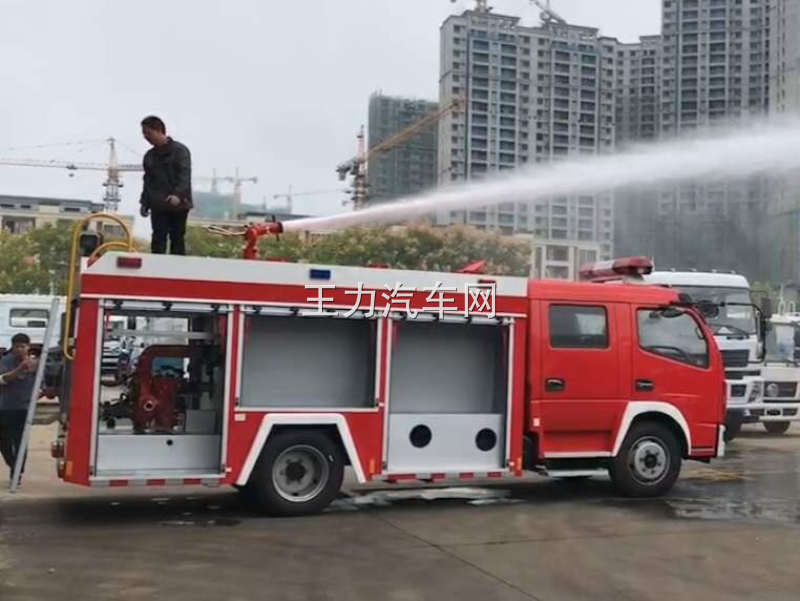 东风多利卡4方水罐消防车视频