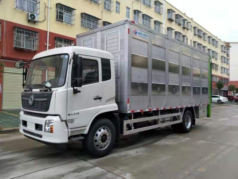 国六排放拉猪车，铝合金材质畜禽运输车