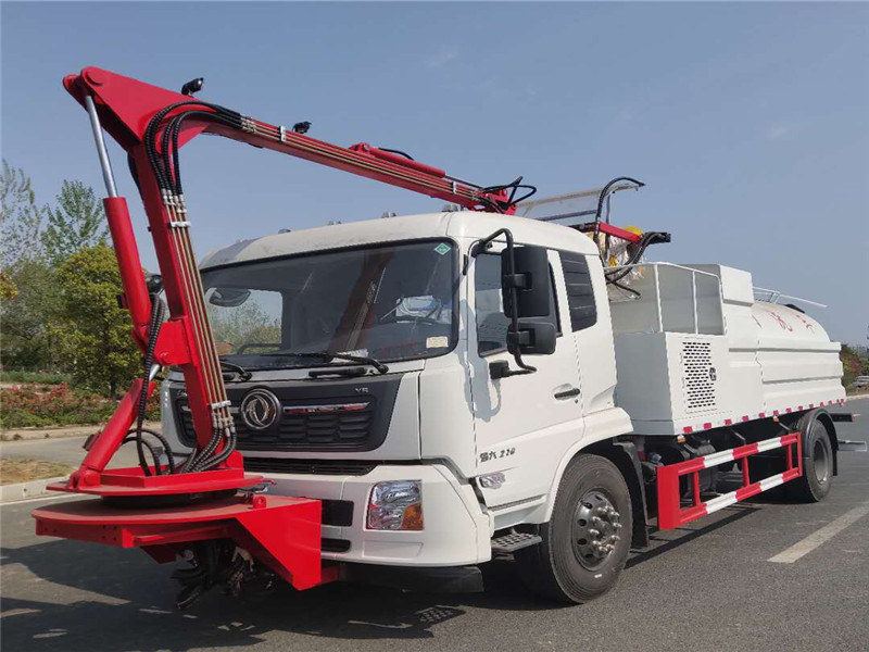 国六排放隧道护栏清洗车，带洒水车功能。