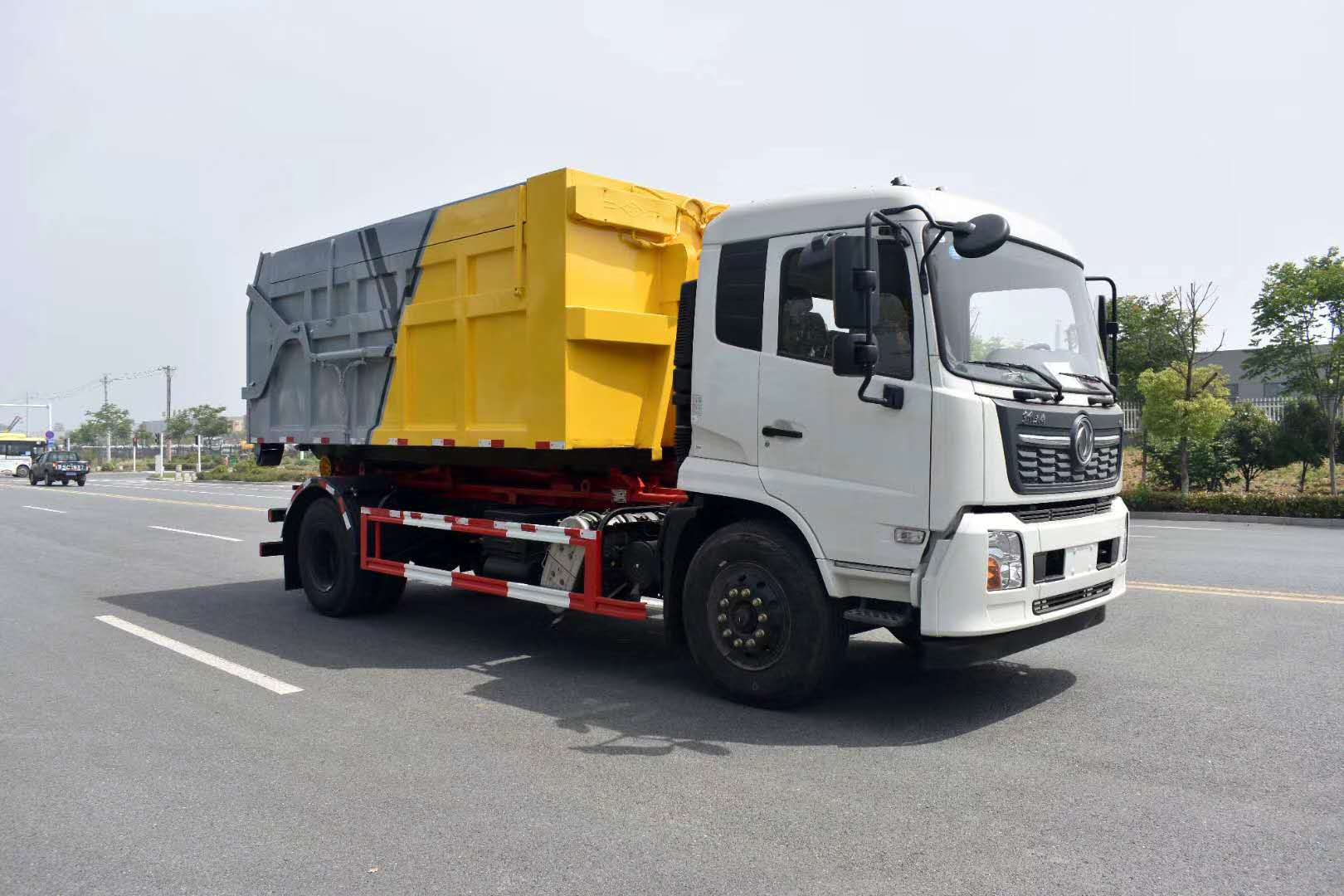 東風天錦勾臂式對接垃圾車圖片