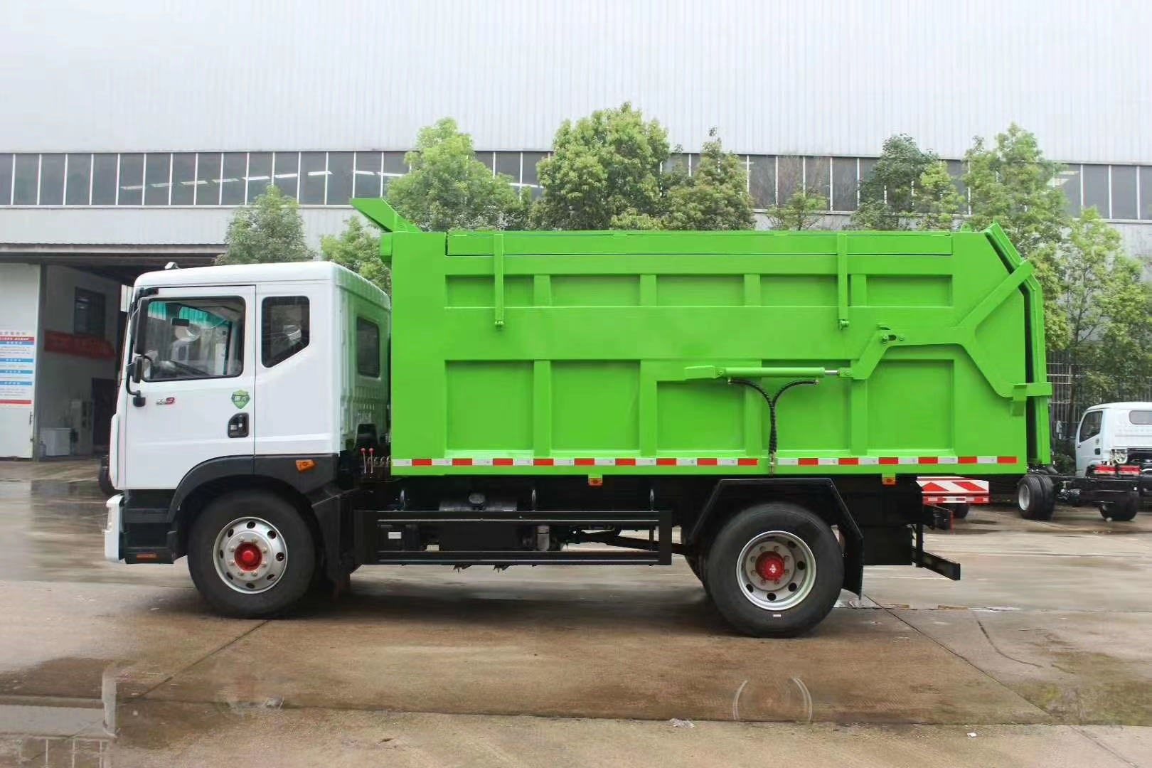 东风D9国六对接垃圾车