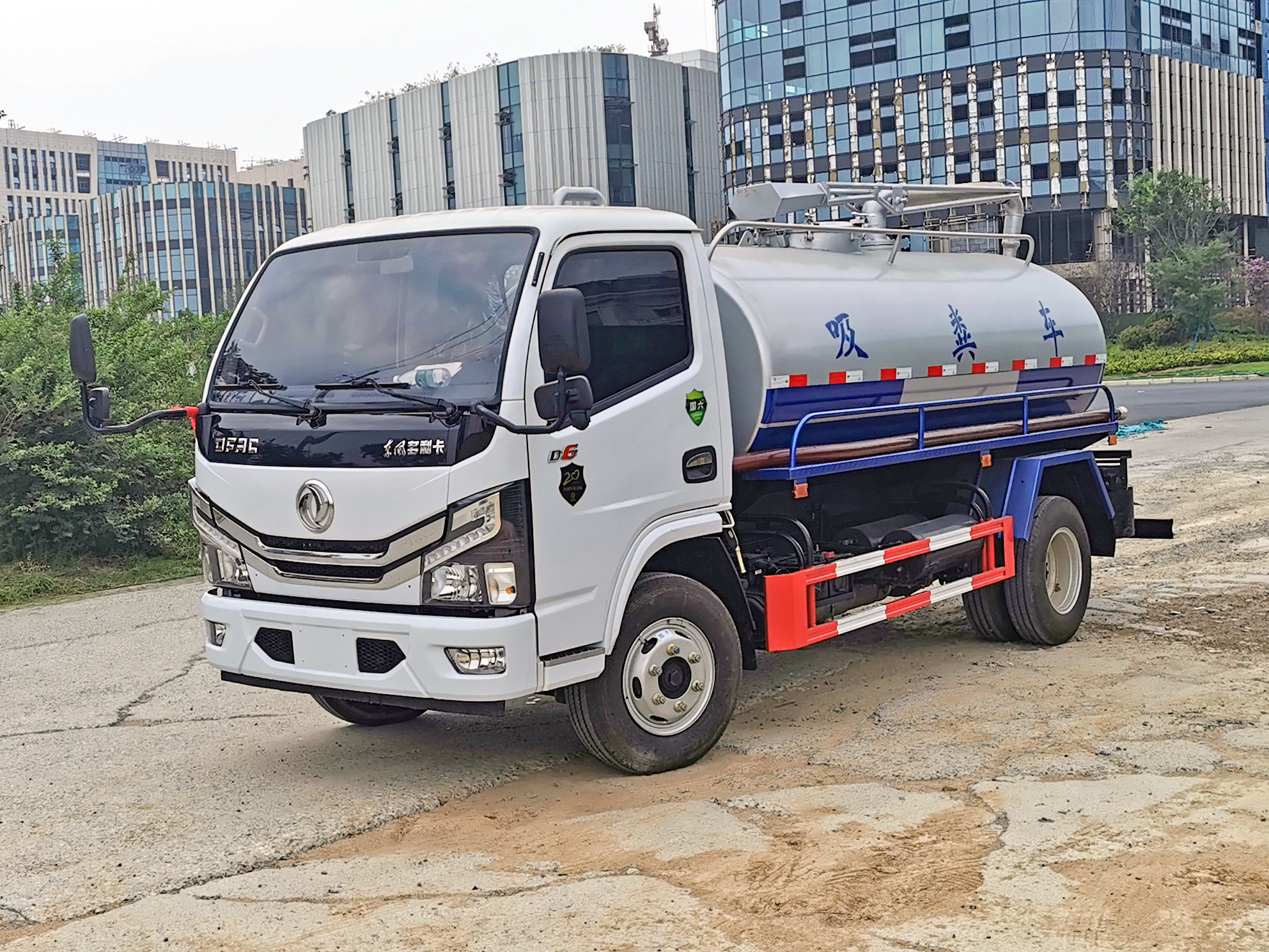 国六小多利卡吸粪车，厂家直销，价格优，质量有保障 全国联保