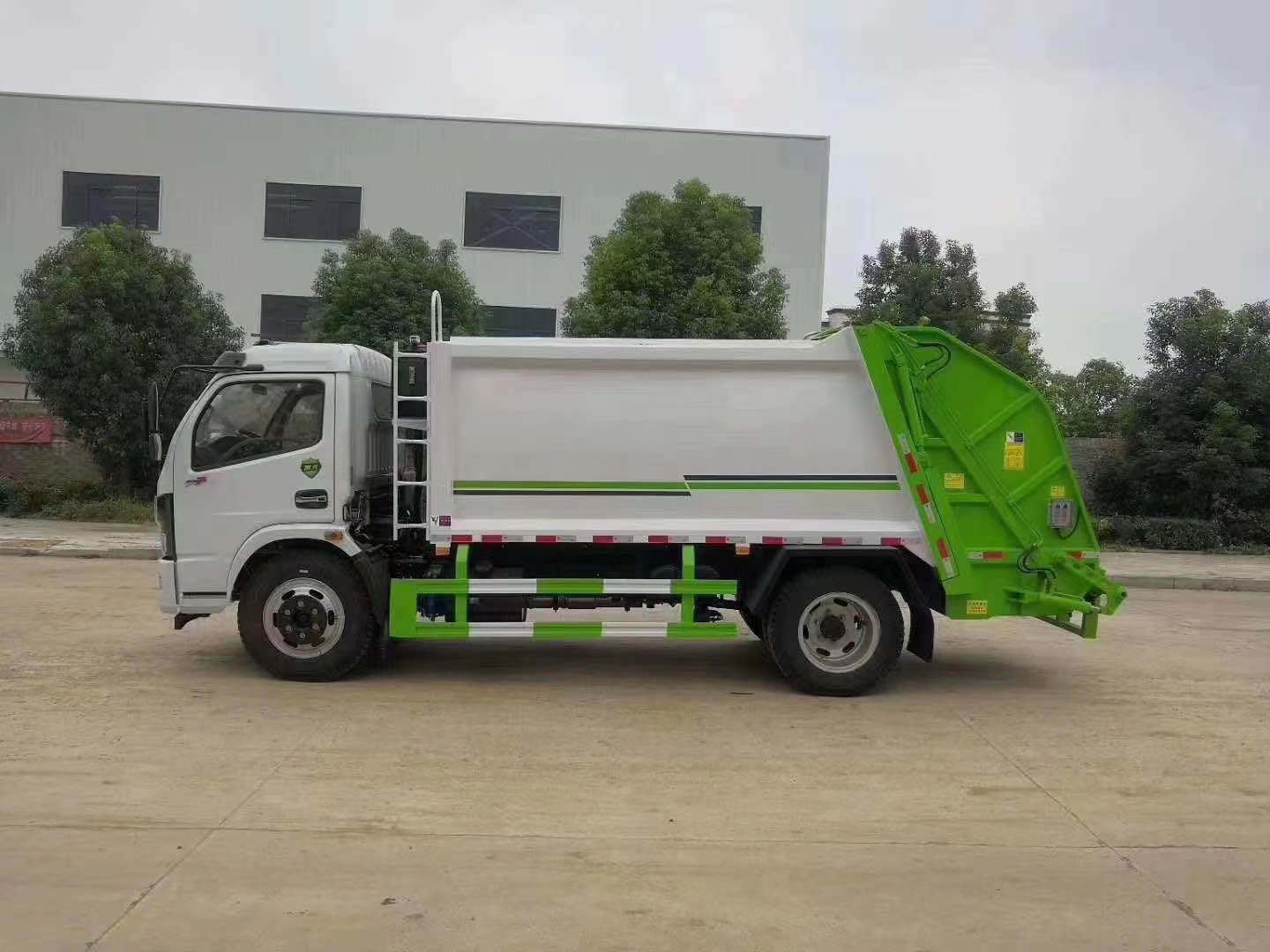    国六东风福瑞卡8方压缩垃圾车
