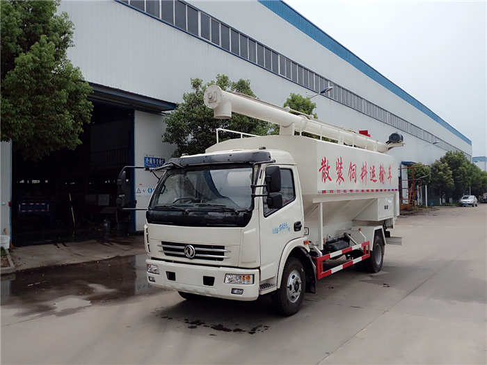 东风多利卡散装饲料运输车 