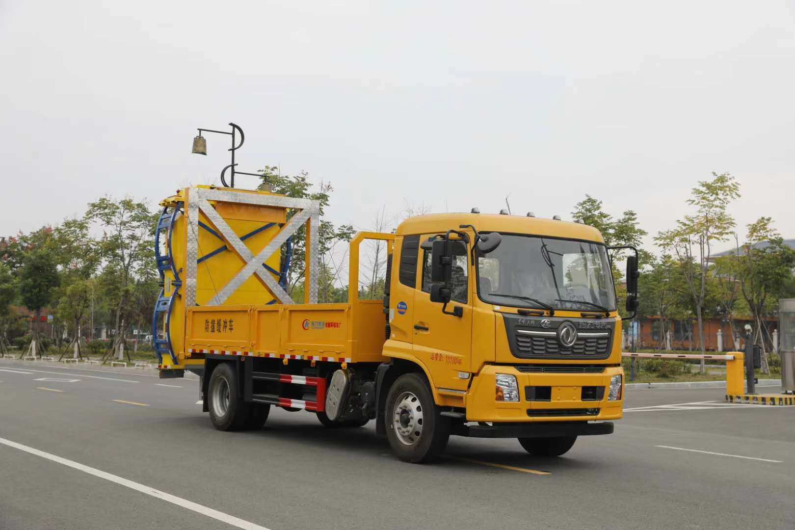 东风天锦国六100K防撞缓冲车  