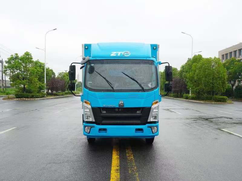 重汽豪沃国六冷藏车 2万公里超长保养
