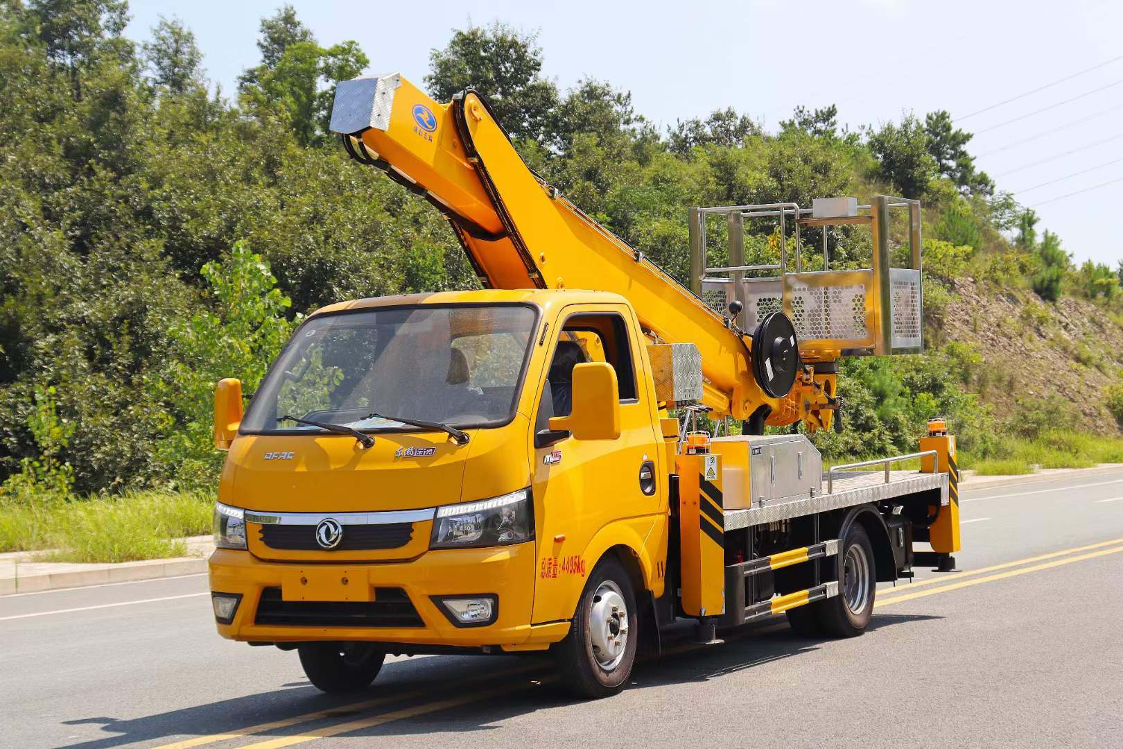 东风途逸蓝牌20米高空作业车