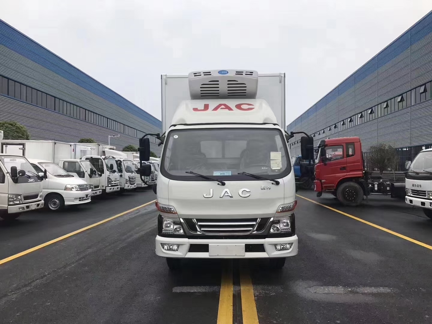 JAC骏铃V5国六全柴132马力冷藏车