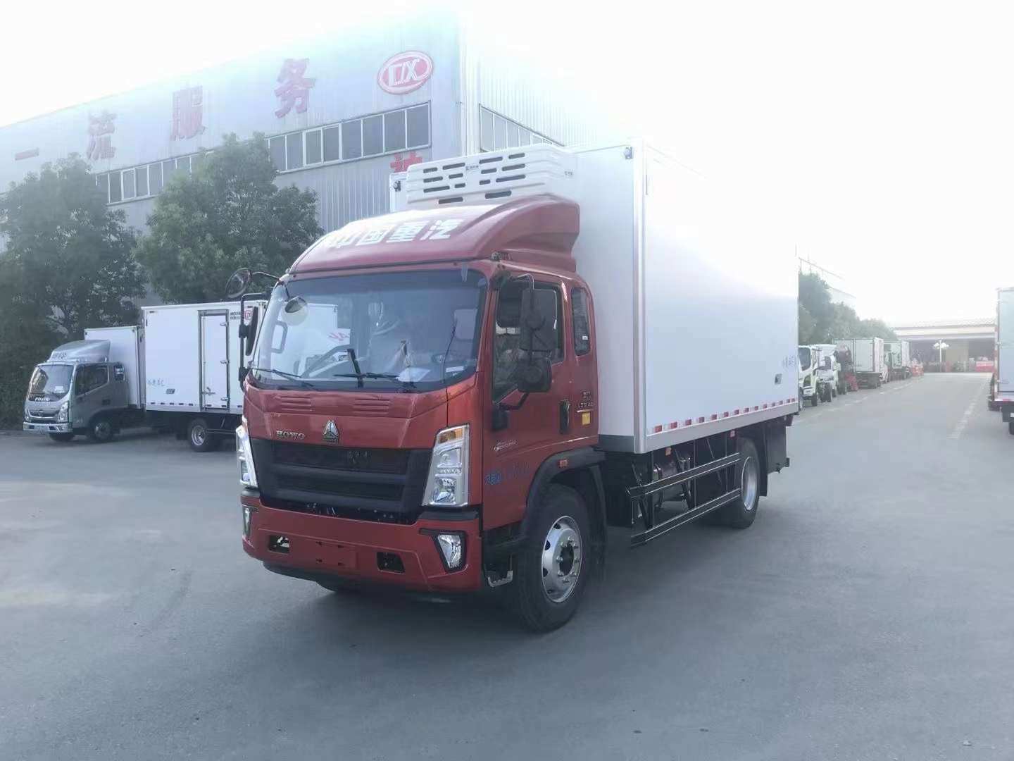 重汽豪沃国六5.2米货箱冷藏车多少钱？