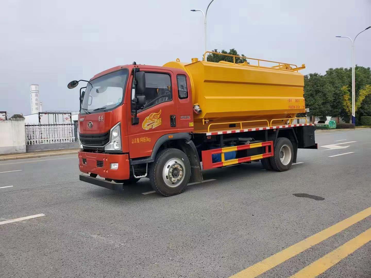 爆款新品/重汽豪曼13方清洗吸污车震撼上市