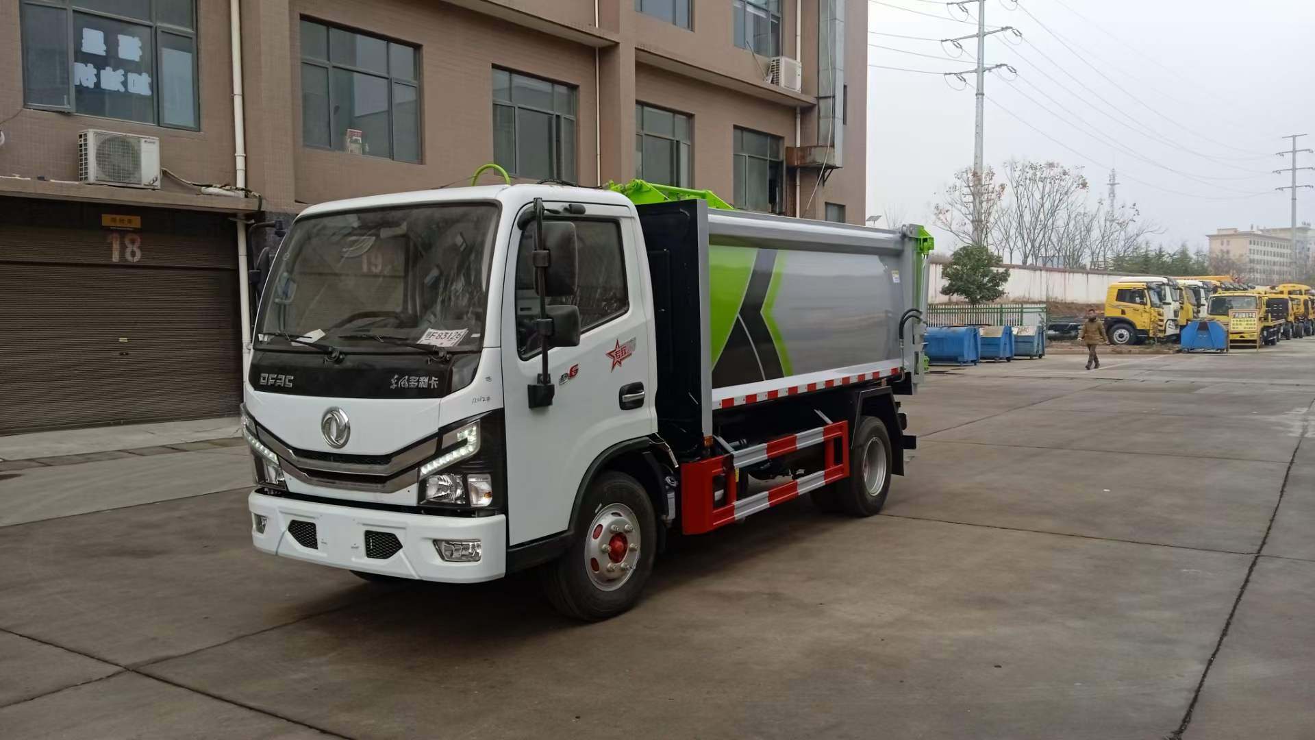 东风多利卡6方自装卸式垃圾车价格