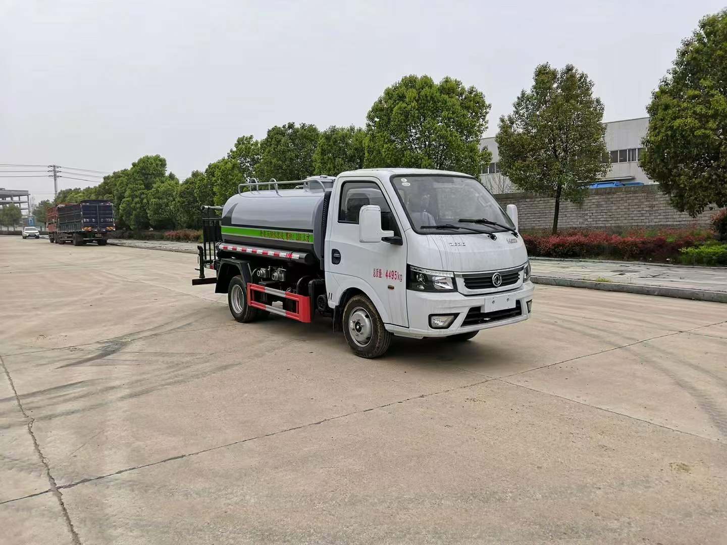 蓝牌2.5方洒水车价格