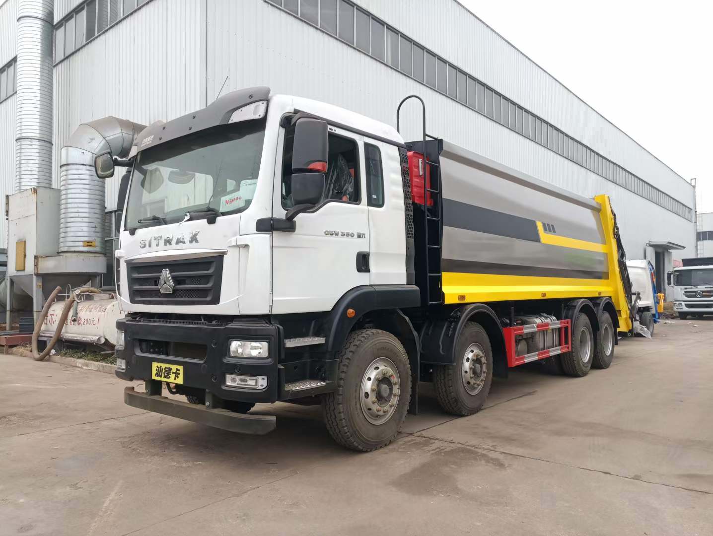 重汽汕德卡前四后八压缩式垃圾车，容积25立方价格