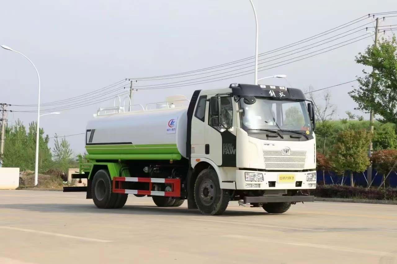 国六解放J6L绿化喷洒车（15立方）多少钱