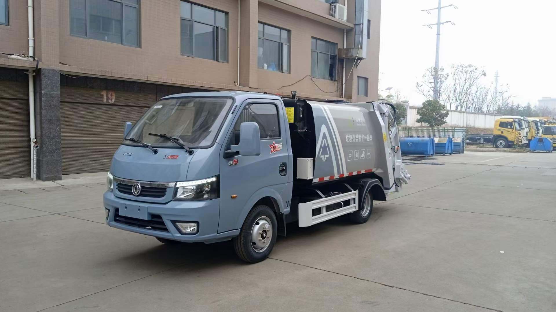 京牌4方压缩式垃圾车价格