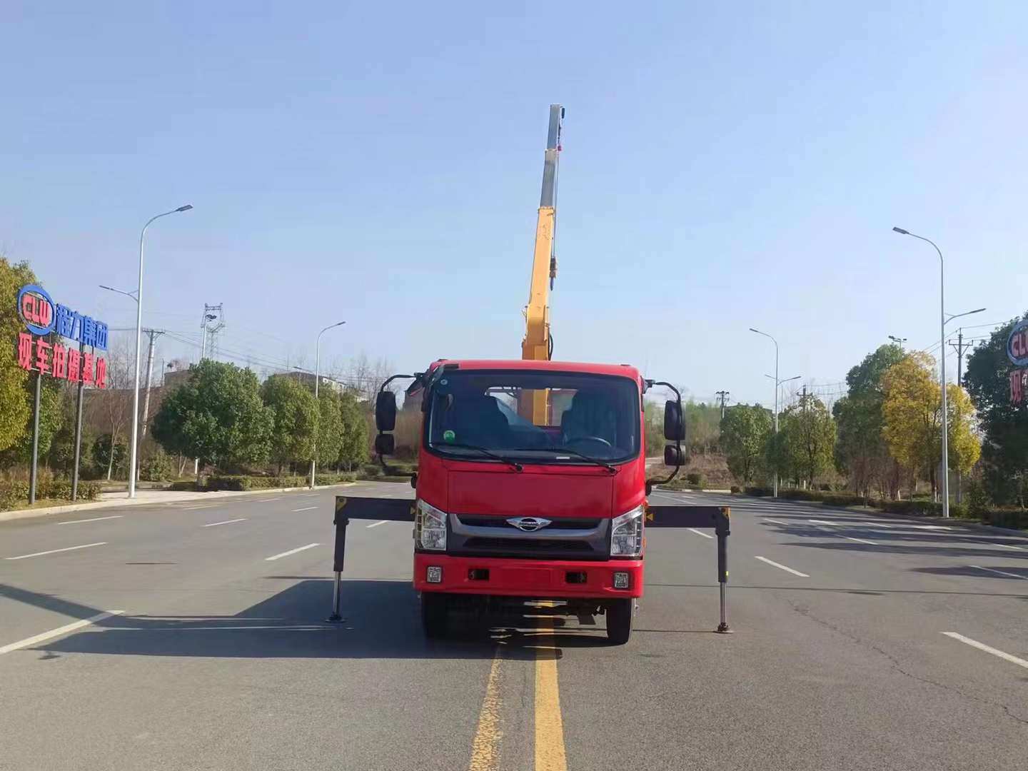 福田瑞沃康瑞H2蓝牌徐工3.2吨随车吊价格