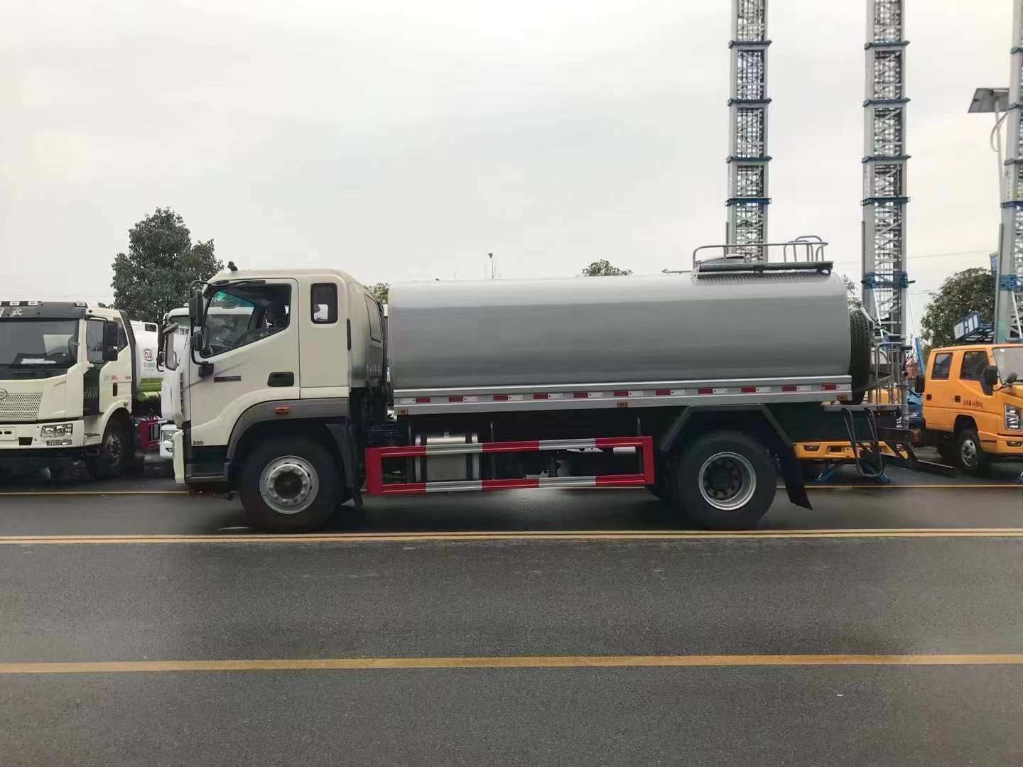 福田潍柴220马力14.5方洒水车价格