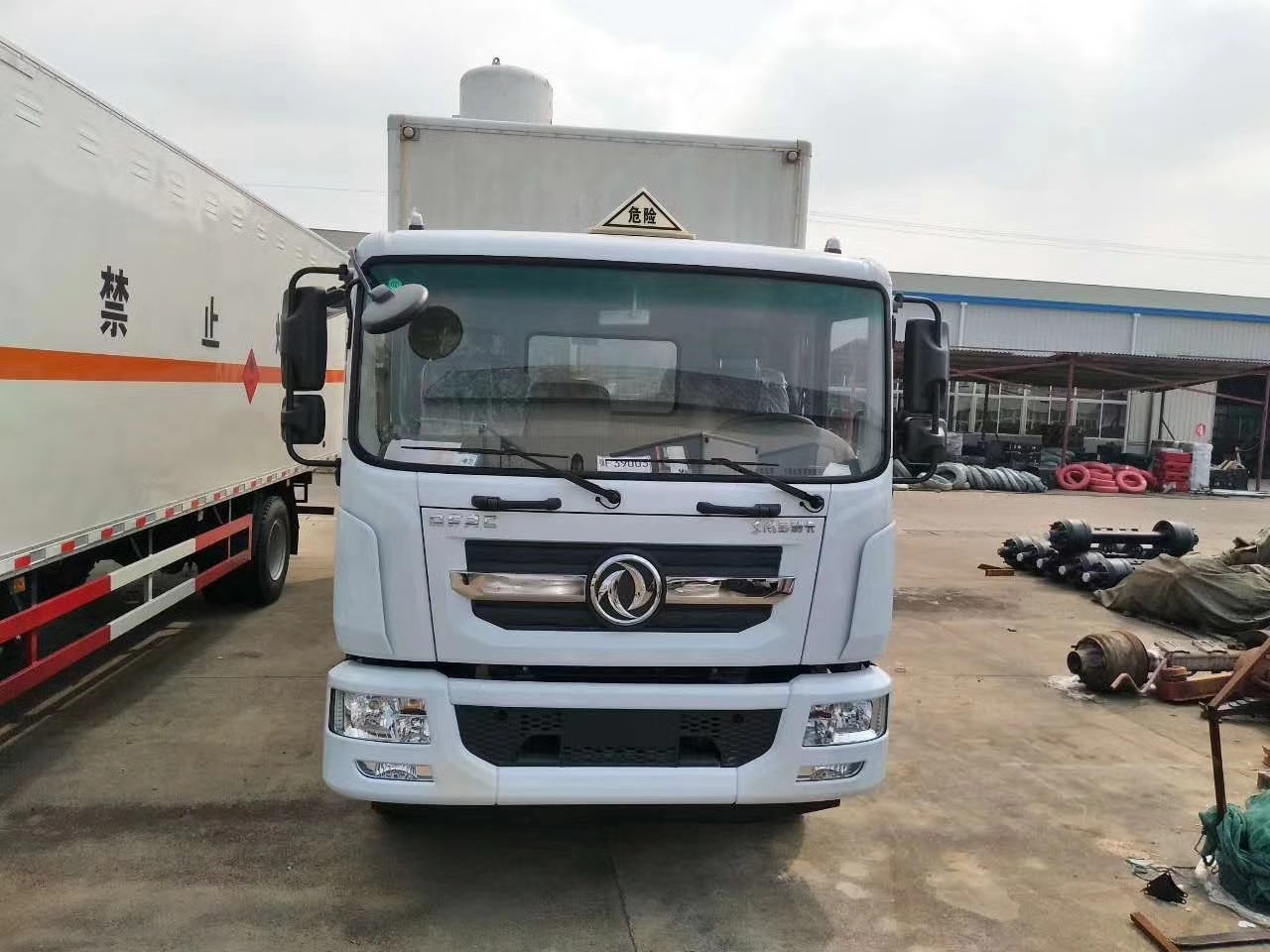 东风D9危险品厢式车（2类气体、3类液体、9类杂项）价格