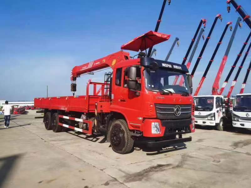 东风A5后八轮12吨4节臂随车吊价格