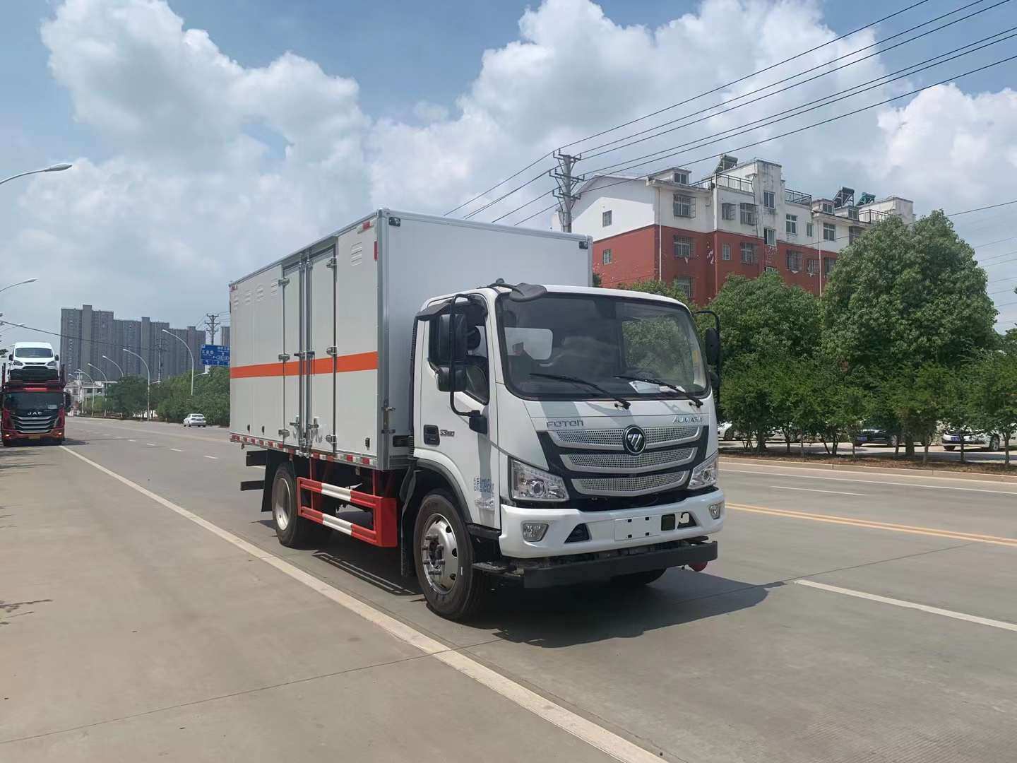 欧马可5.2米危险品厢式运输车价格