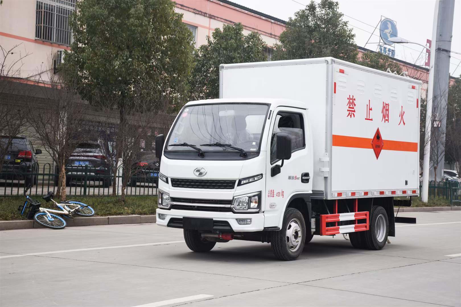 跃进小福星柴油版危险品厢式车——防爆车价格