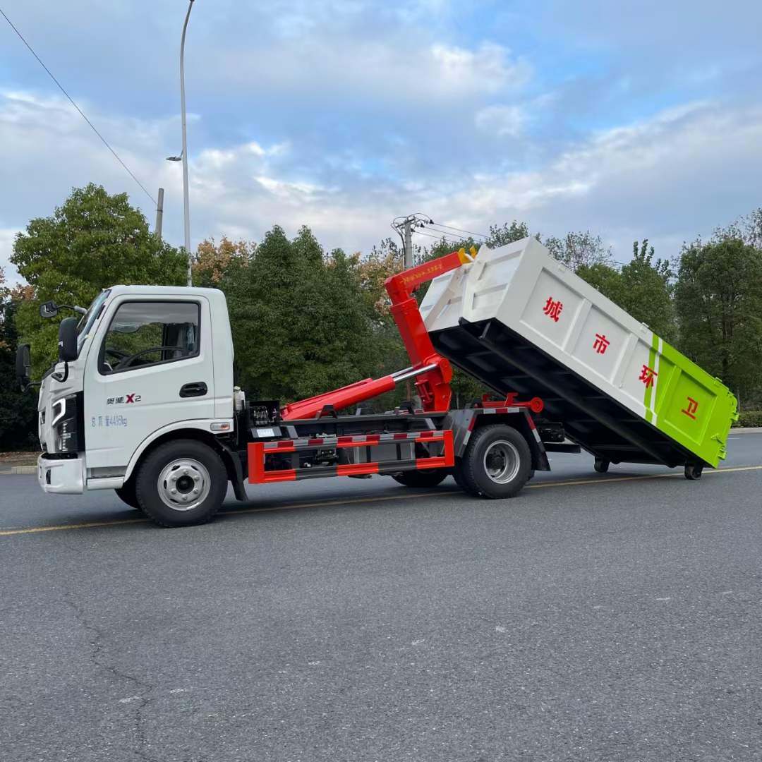 蓝牌勾臂垃圾车--飞碟奥驰X2钩臂垃圾车价格