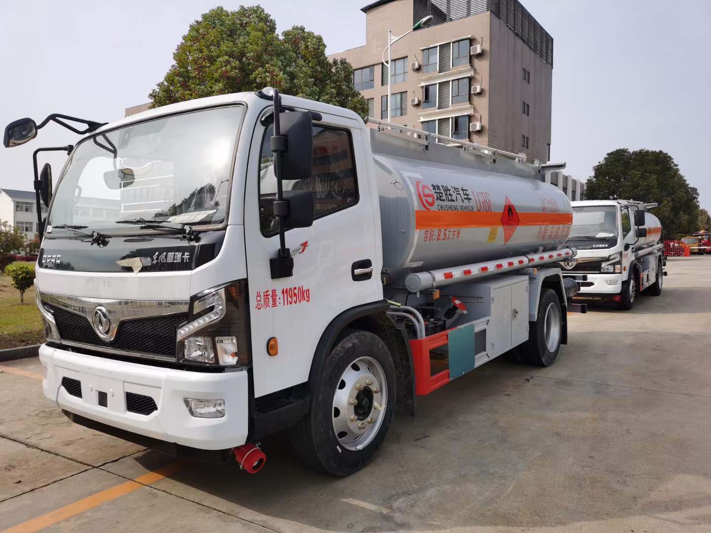 东风8.5立方加油车/运油车价格