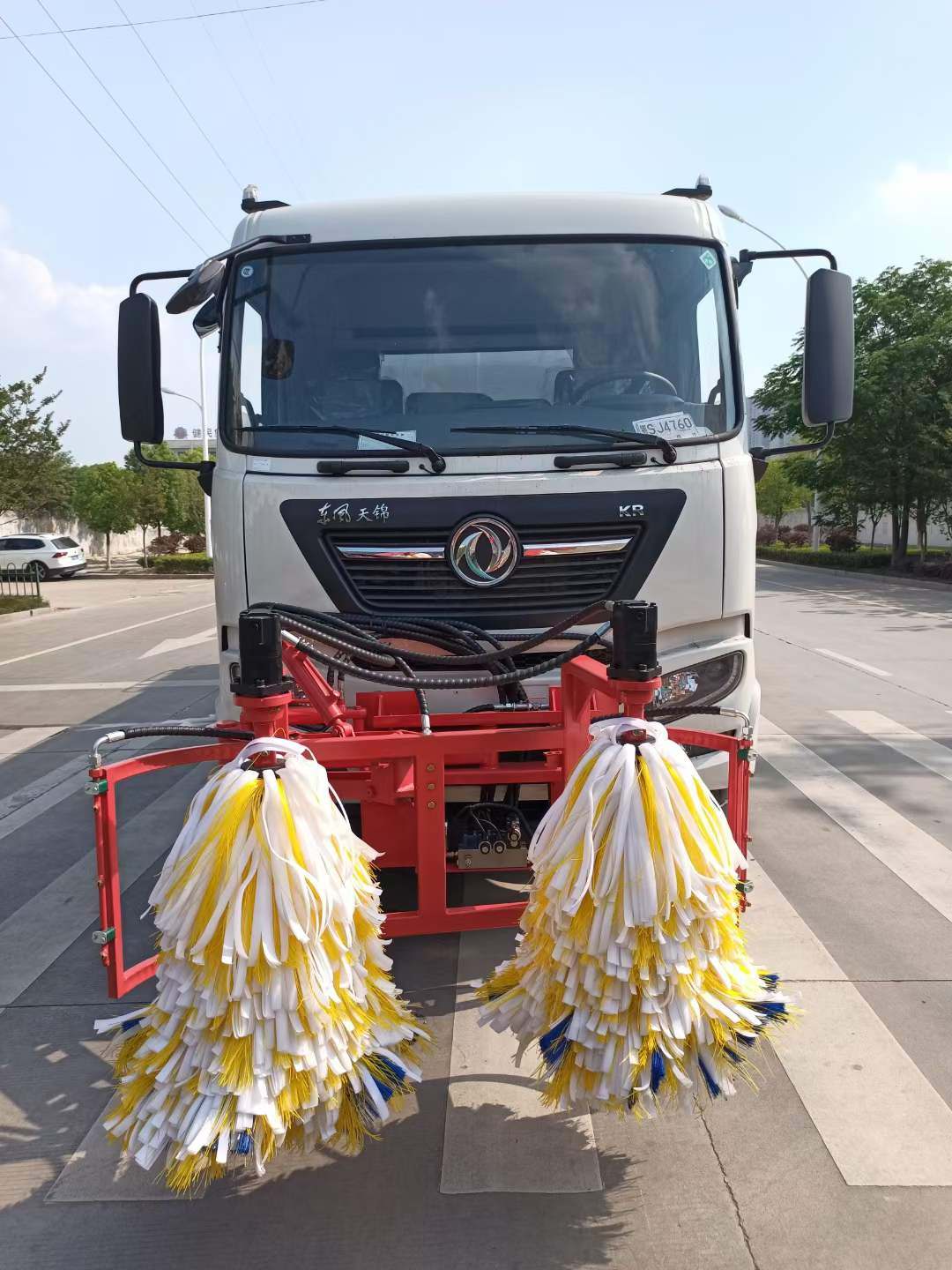 东风天锦6x4新品推荐，护栏清洗车价格