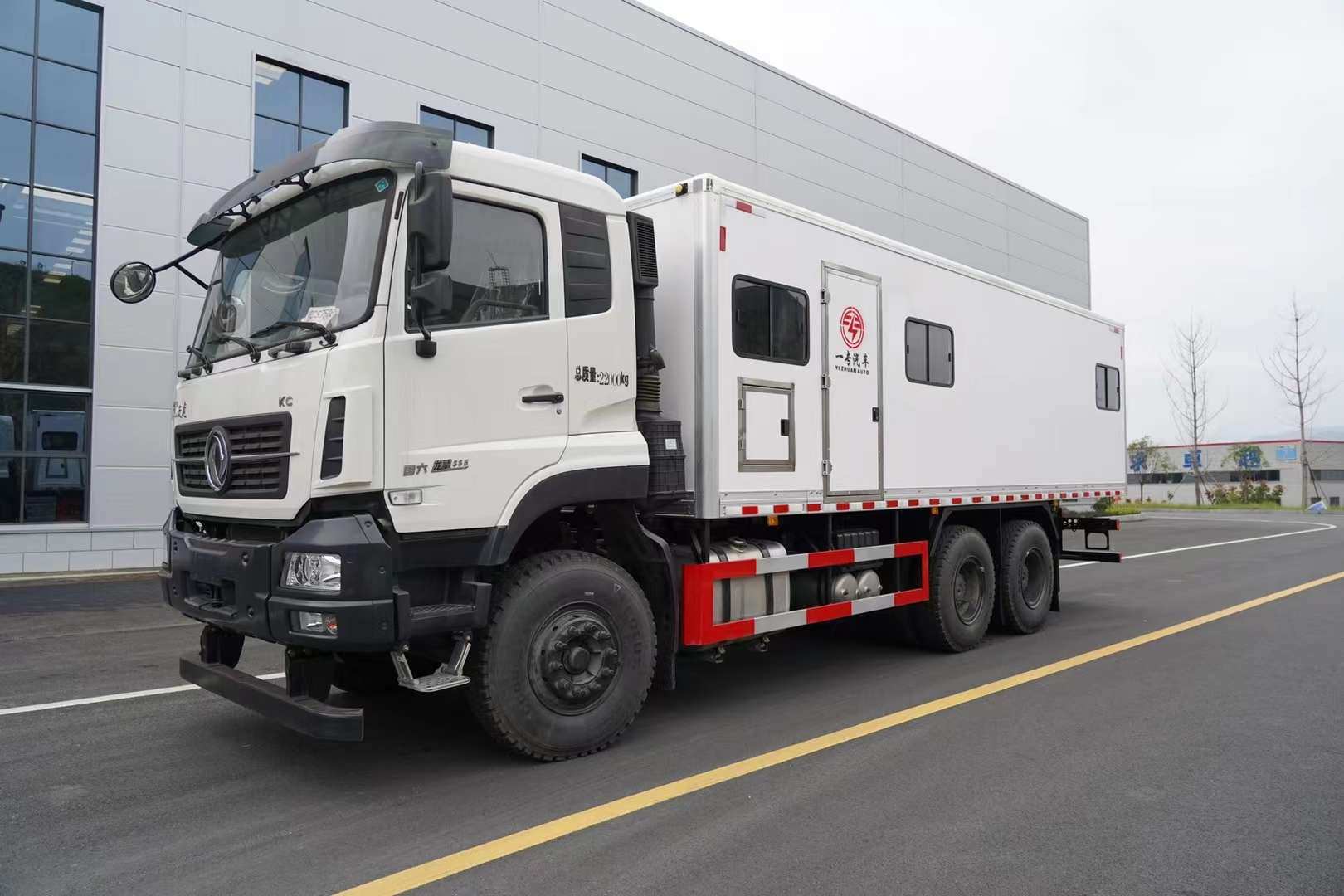 全国首台东风天龙KC后双桥保温锅炉车