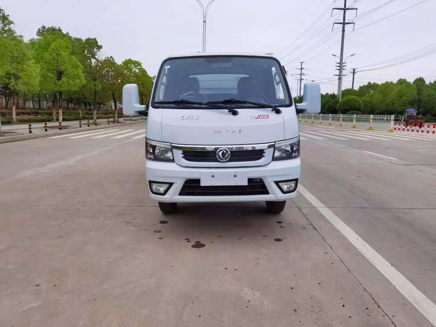 东风途逸蓝牌密闭式桶装垃圾车，地下室专用火爆款