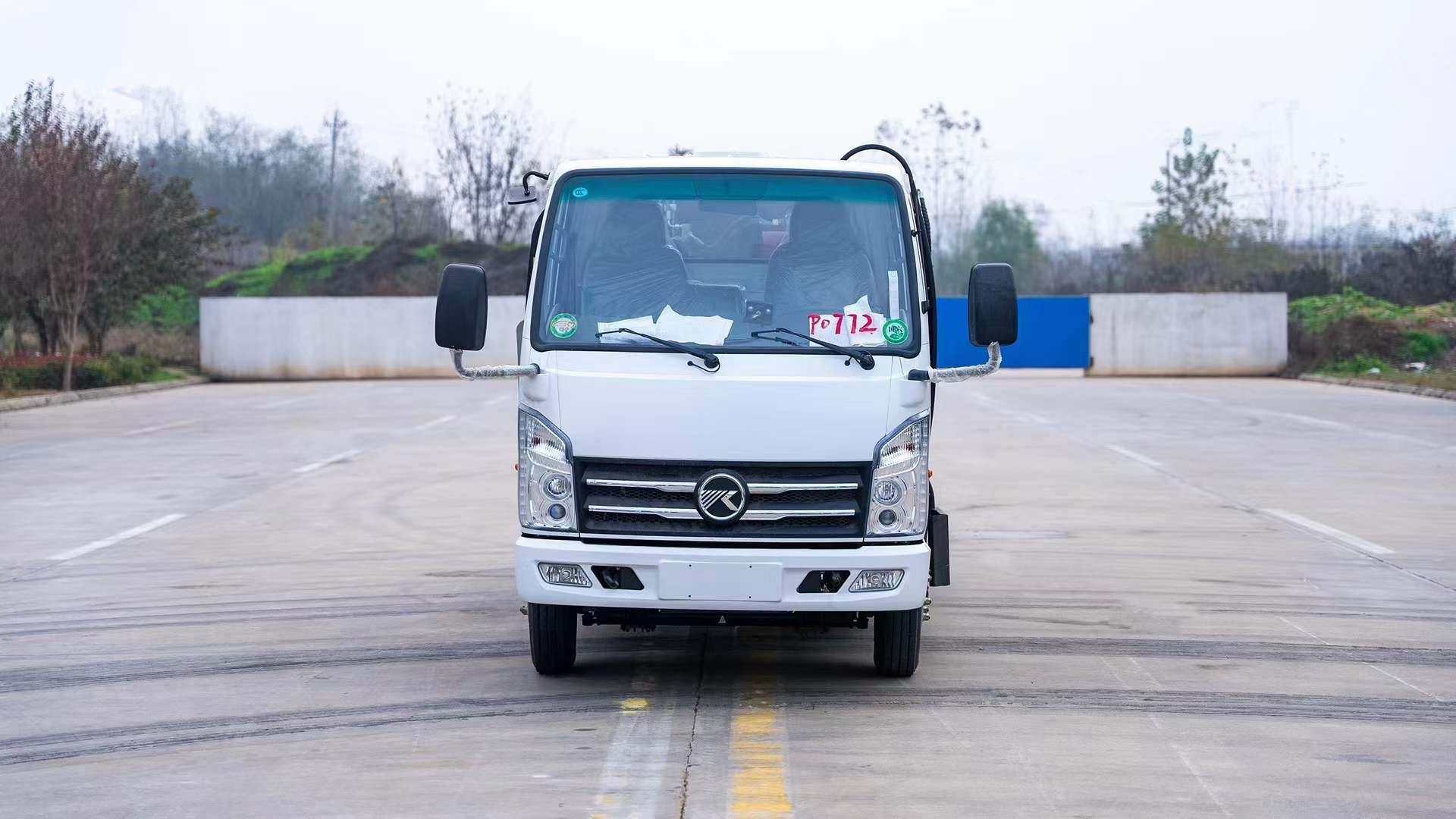 凯马‮牌蓝‬压缩垃圾车  4.5方容积，车小容量大