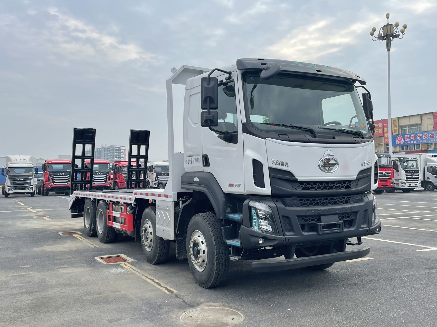 柳汽乘龙8×4潍柴发动机平板运输车价格