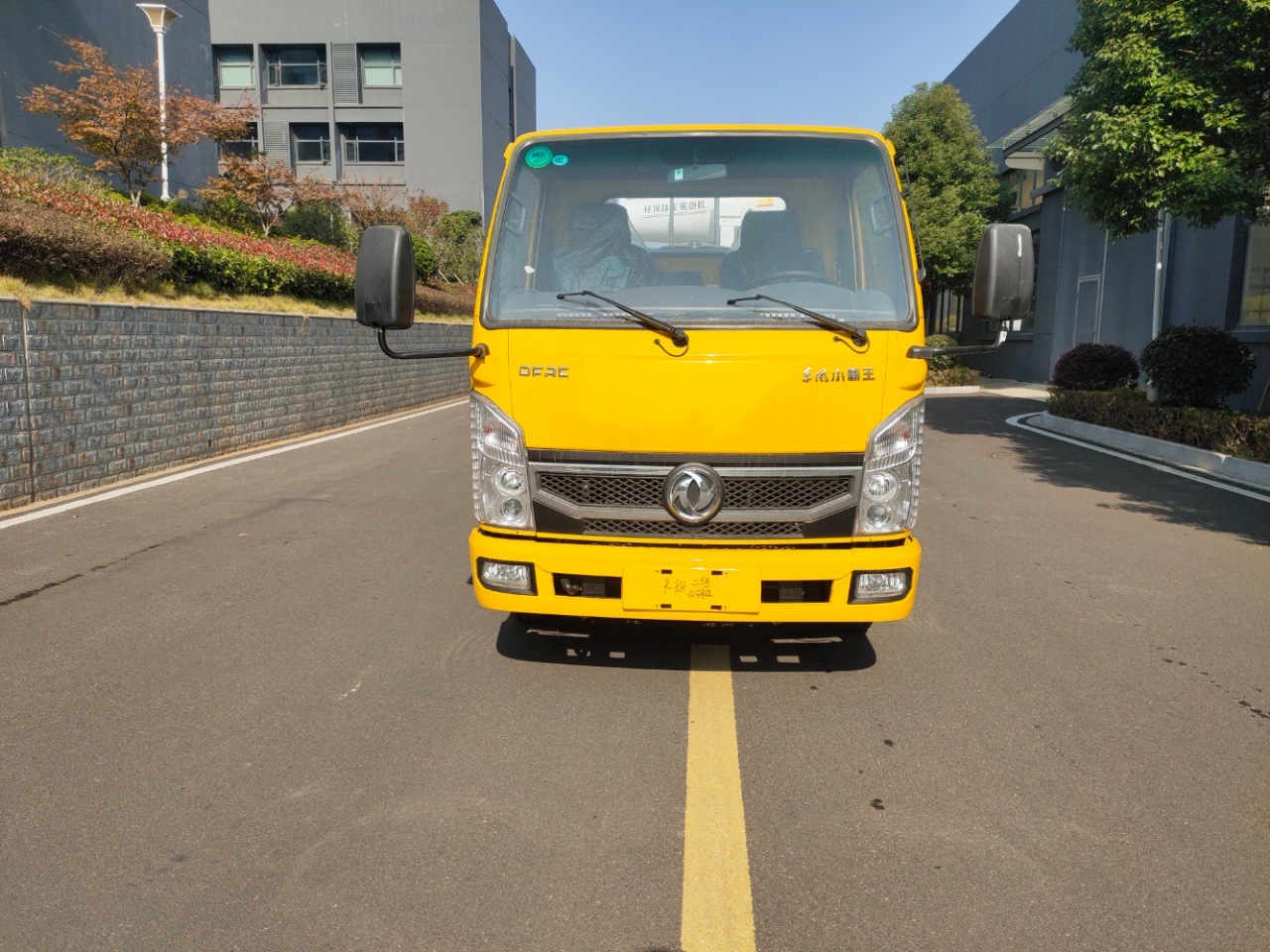 新款东风小霸王2方后双轮1.6L洒水车价格