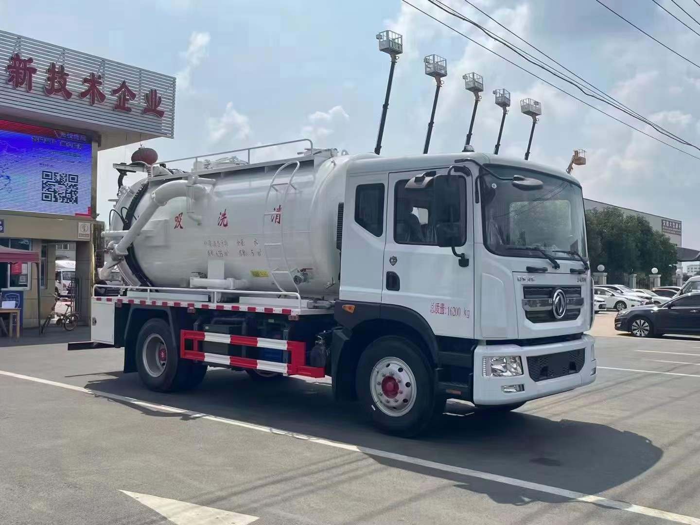 东风D9清洗吸污车多少钱？