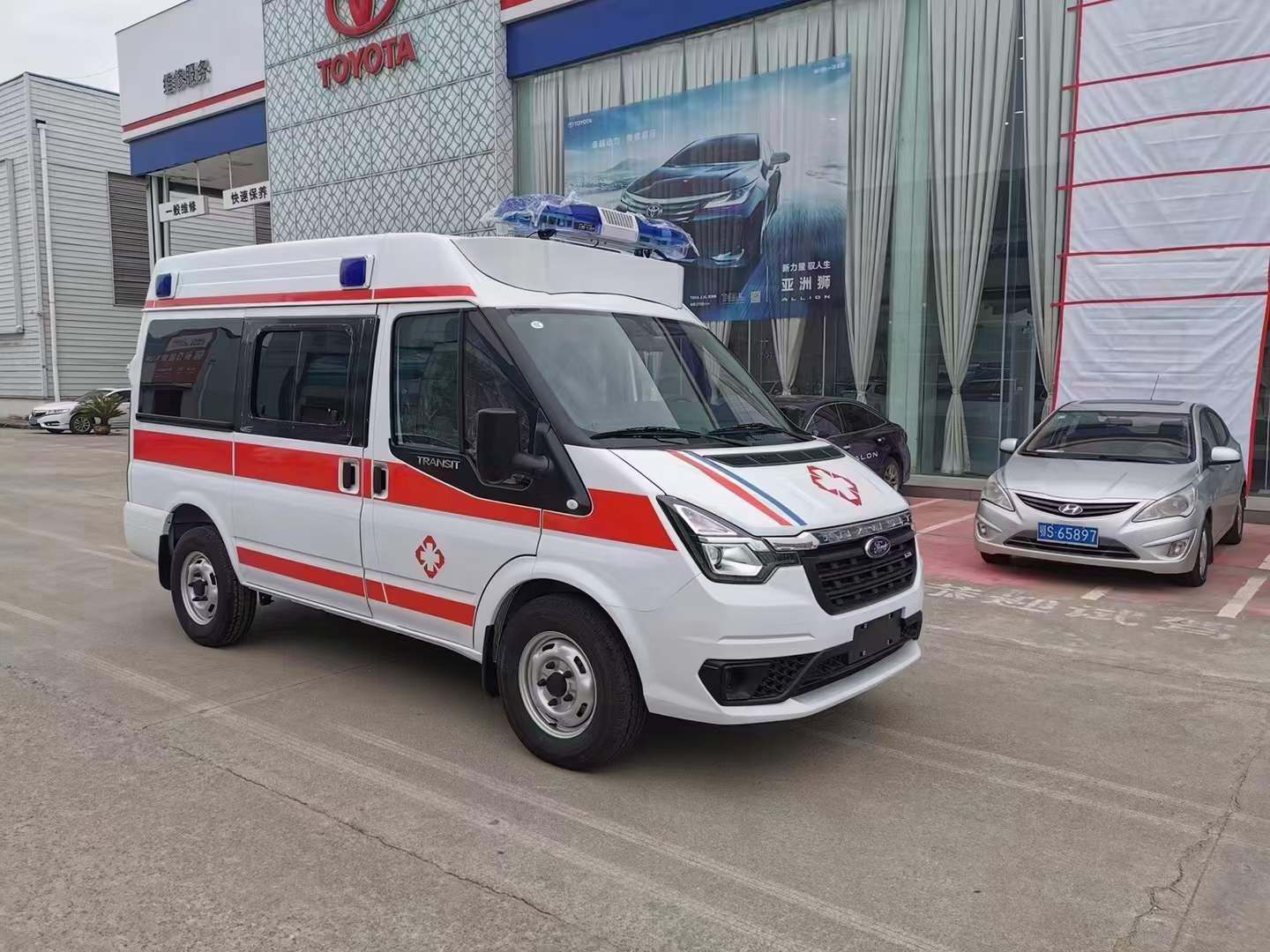 V348短轴中顶物流全车一体化监护型救护车价格