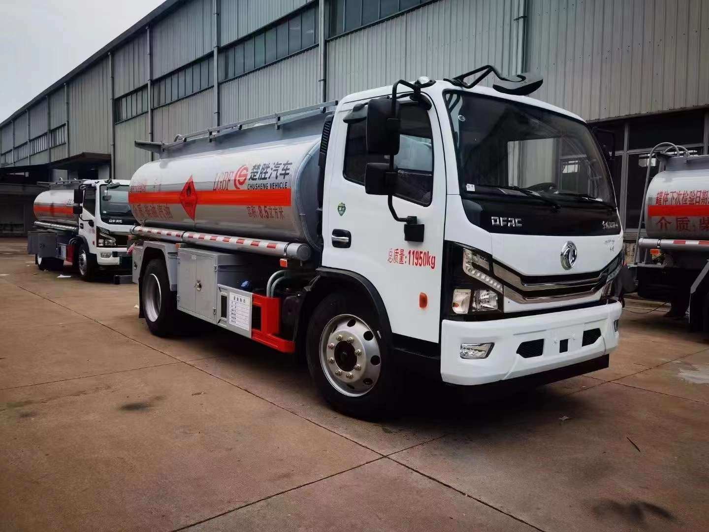 东风多利卡8.5方/9.9方加油车/运油车价格