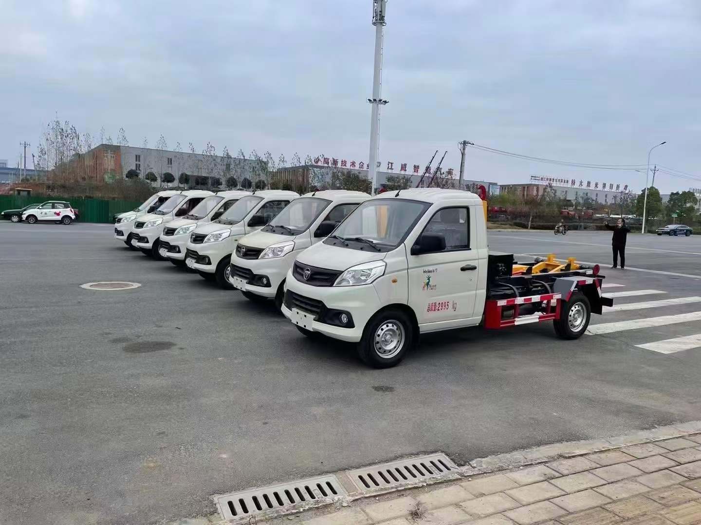 福田祥菱V1勾臂垃圾车价格