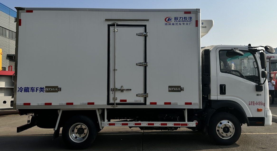 ​重汽王牌7系冷藏车： 极致重载冷藏车，横空出世