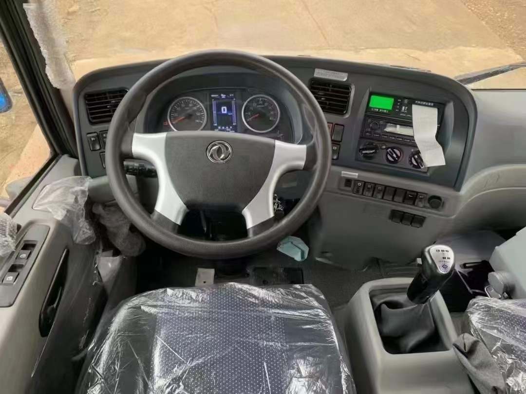 东风D7V前四后八平板拖车，适合拉36吨以下挖机！