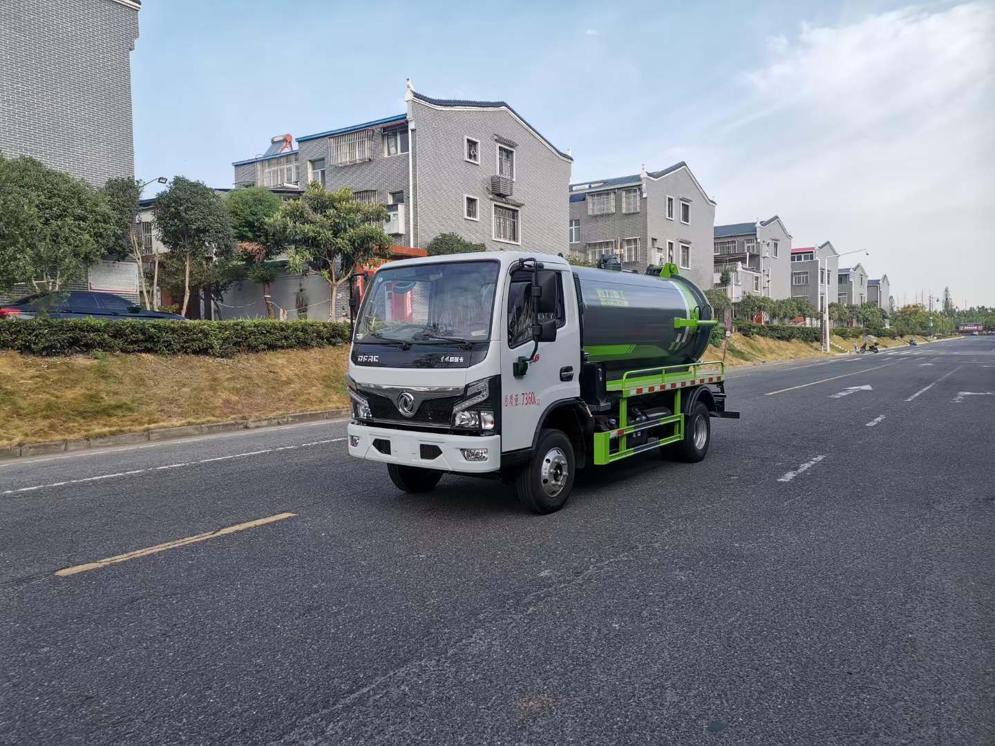 实打实容积5方吸污车来了，东风福瑞卡国六5方吸污车