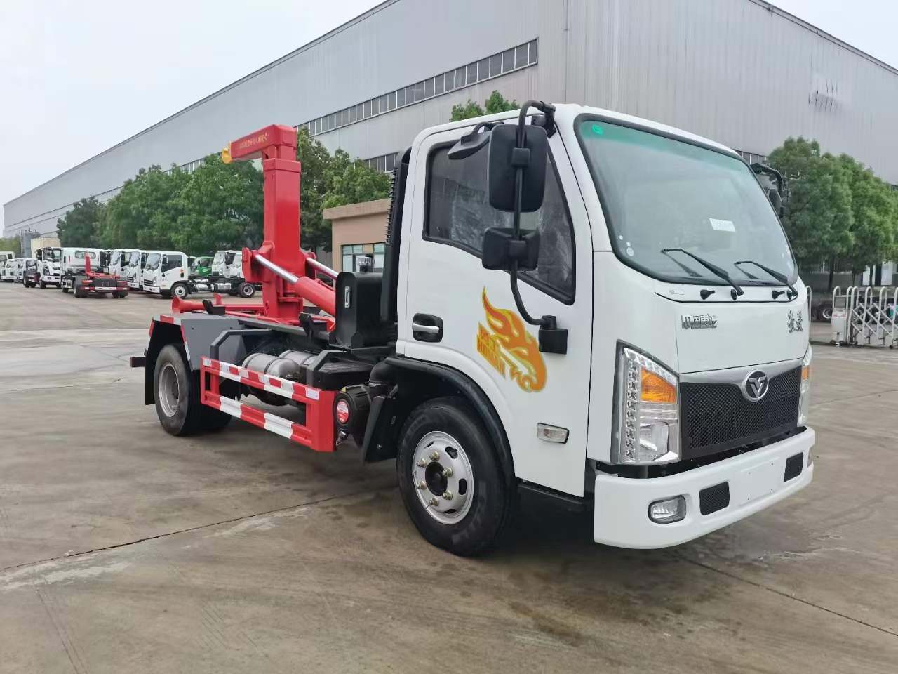 重汽豪曼蓝牌地库车，蓝牌勾臂式垃圾车厂家直销