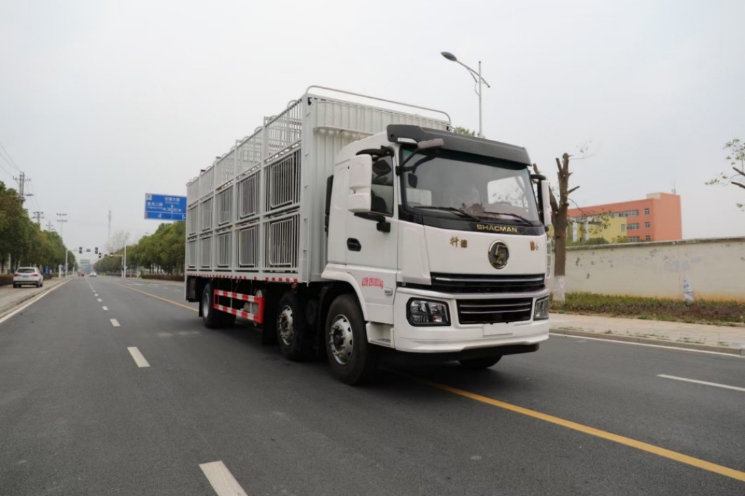 新品上市！陕汽轩德翼6拉猪车厂家直销