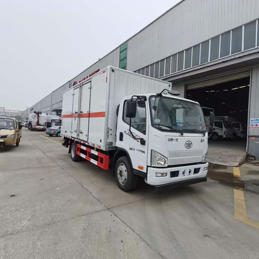 解放易燃固体厢式运输车（黄牌）厂家价格