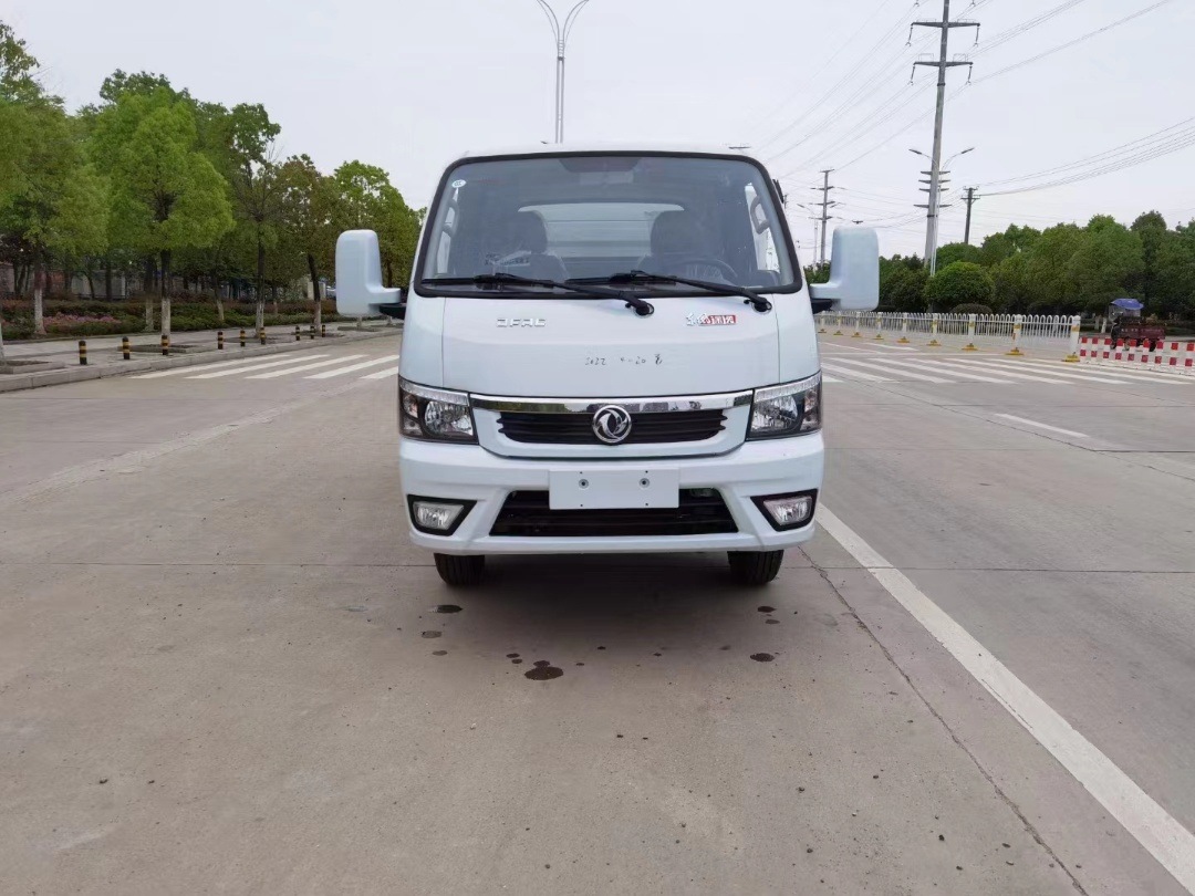 东风途逸蓝牌密闭试桶装垃圾车厂家价格