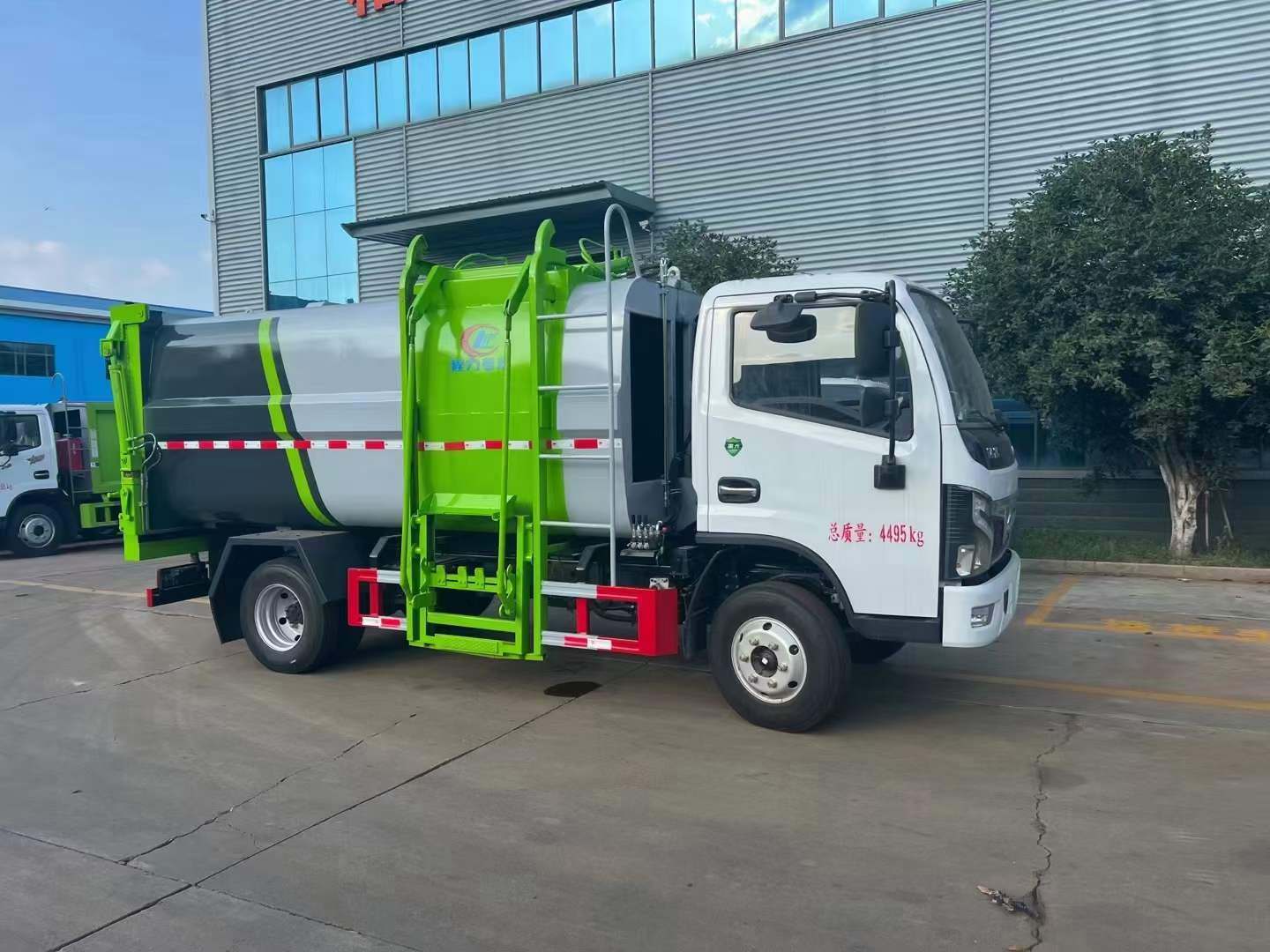 东风小多利卡侧装压缩式垃圾车厂家价格