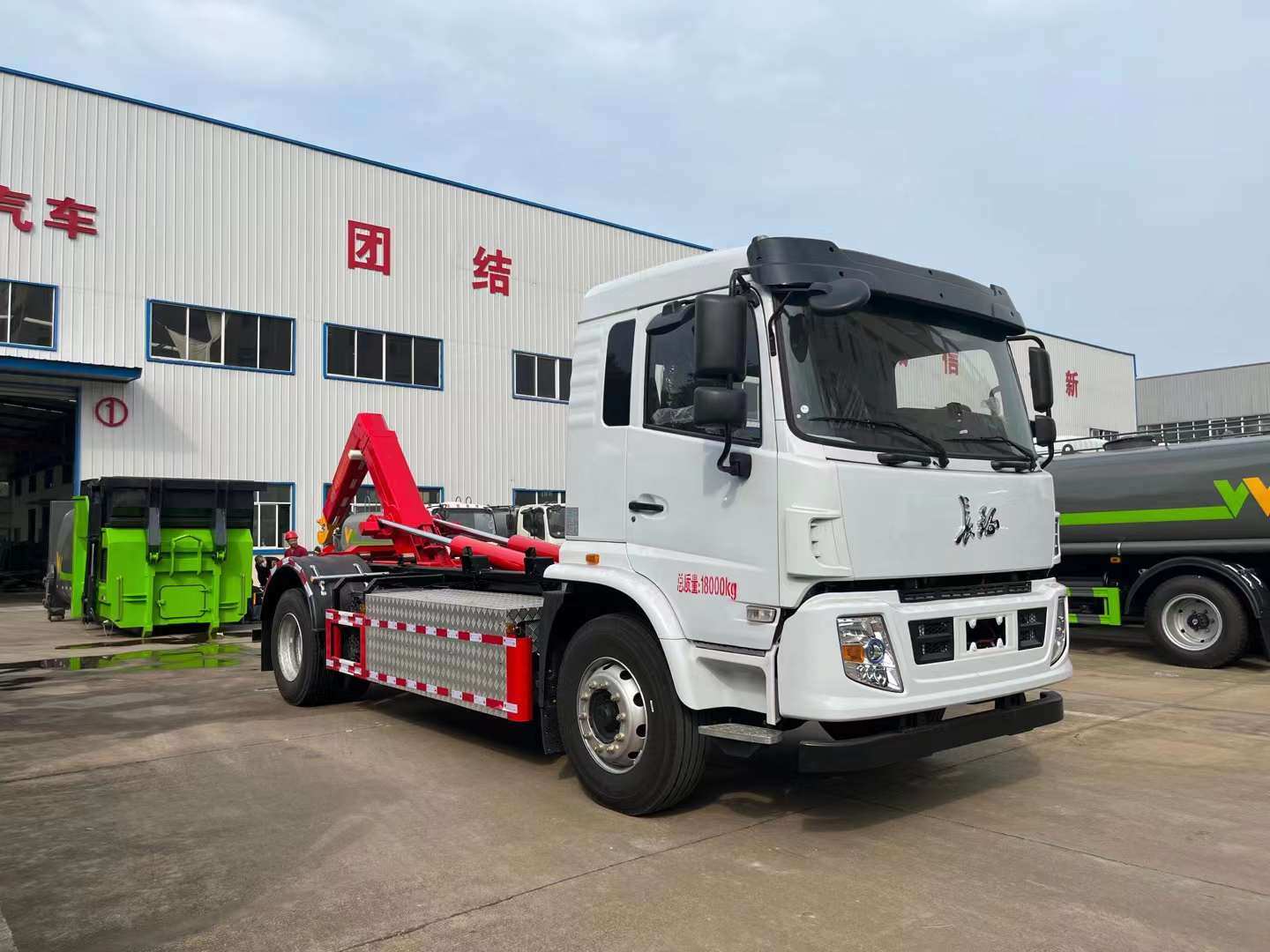 长征4500轴距纯电动勾臂垃圾车厂家价格